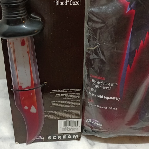 Ghost face scream child hooded robe and plastic bloody blade condition is new - Picture 5 of 12